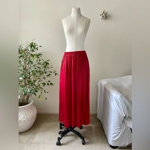 J.Crew Side-slit featherweight satin maxi skirt in Red. Size 6 Item BD520.